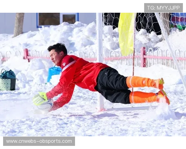 雪地足球赛事颁奖典礼，年猪大奖成特色奖品